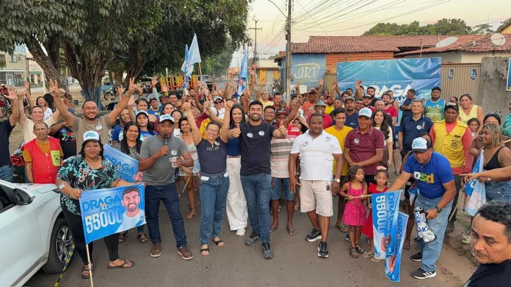 Draga Alana realiza adesivaço em Altos e fortalece campanha no município